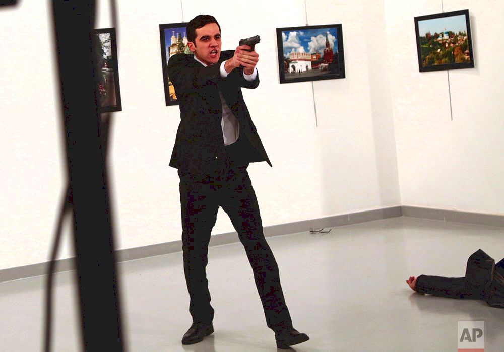 Ap picture of turkish assassin wins world press photo award — ap images spotlight dying of longtime Cuban leader