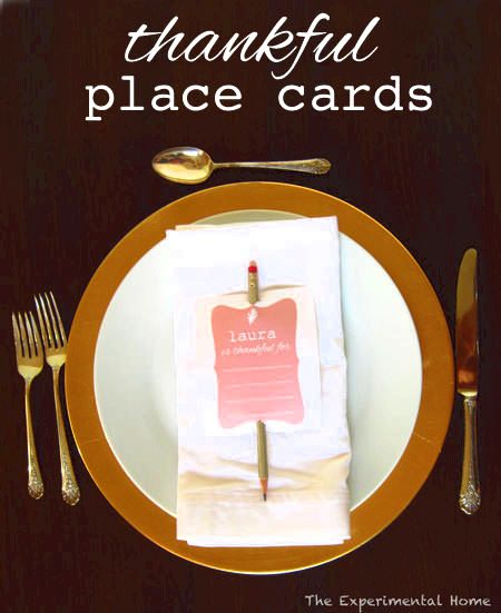Simple tutorial and free printable to make Thankful Place Cards for your Thanksgiving table 